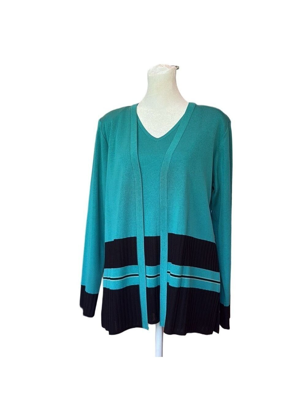 Exclusively Misook Size S and M twin set. Turquoise black career essential